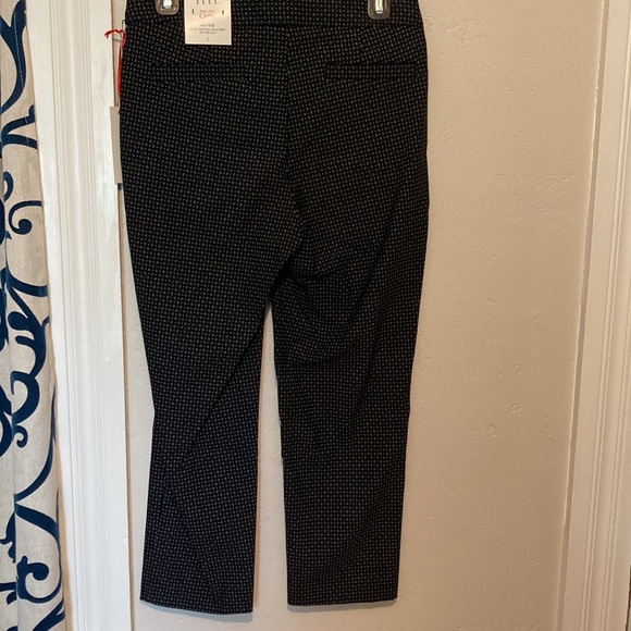 Elle Pull-On Capri Men d Rise - Picture 2 of 6